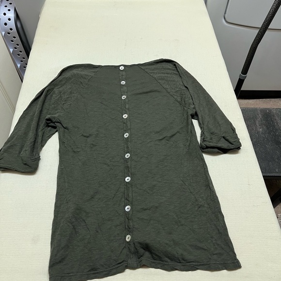 LA Made XS olive v-neck back faux button top - Picture 7 of 10